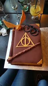 Pastel De Harry Potter Pastel Grimorio Hecho En Pasta De Azucar Fondant Paginas Hechas En Crema De Mantequill Harry Potter Cake Harry Potter Birthday Cake Cake