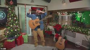 Check spelling or type a new query. Garth Brooks Weeps While Performing Rare Full Version Of Belleau Wood Based On 1914 Christmas Truce Aktuelle Boulevard Nachrichten Und Fotogalerien Zu Stars Sternchen