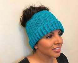 Updated The Best Free Knit Ponytail Hat Patterns Aka Messy Bun Beanies Still A Popular Trend Round Loom Knitting Ponytail Hat Pattern Loom Knit Hat