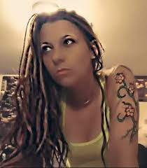 Lisa Bly (@Leesuhh8)