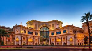 مطعم مندي جميل ولذيذ واسعار وخدمة ممتازة طلبي كان مظبى دجاج طعمه ممتاز لا يوجد به الدجاج مثل بعض المطاعم احمرار مع نهاية اللحمة او يكون العظم احيانا اسود والرز قليل الدهن. Forum Shops Caesars Palace