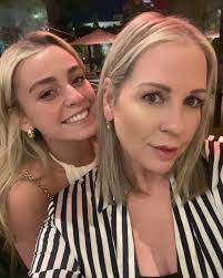 As promised...the details of Christmas in The Bev Hill Cottage...stay tuned  for the love bug season transformation🎀♥️#christmas #theholiday #champagne  #themostwonderfultimeoftheyear #caviar #dallas #chanel #dior #louisvuitton  #prada