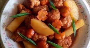 Makanan ini memang makanan khas indonesia yang memiliki kuah yang kental dan rasanya yang manis. Resep Semur Bola Bola Ayam Wortel Kentang Kreasi Lezat Nan Menyehatkan
