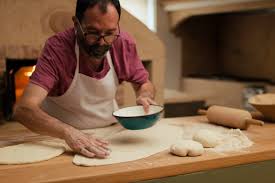 27 yaşında aşçıbaşı olan ali ronay 10 yıldan beri de anadolu yemekleri üzerine araştırmalar yapıyor. Chef S Table In 5 Sezonunda Yer Alacak Sef Musa Dagdeviren Kimdir