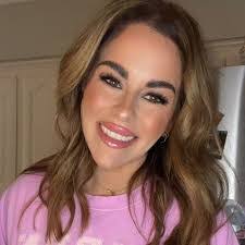 Ashley Dillard's Instagram, Twitter & Facebook