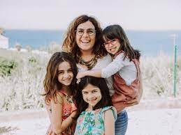 She was born in 1980s, in millennials generation. Catarina Fernandes Raminhos 7 Da Tarde E Ainda Nao Lavei Os Dentes