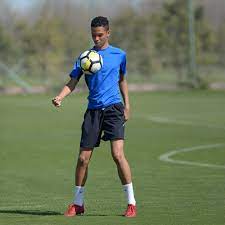 Etienne eto'o pineda is the cousin of ulrich bapoh (vfl osnabrück). Photos Samuel Eto O Trains With His Son Etienne Critiqsite