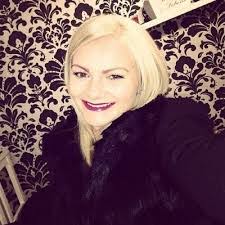 Keri Lyons's Instagram, Twitter & Facebook