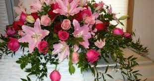 Casket Spray Pics Google Search Casket Flowers Funeral Flower Arrangements Funeral Flowers