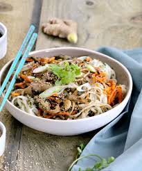 Nouilles De Riz Et De Wakame Sauce Sesame Gingembre Epices Moi Cuisine Asiatique Nouilles De Riz Salade De Nouilles De Riz