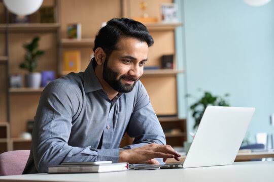 People Using Computer Images – Browse 2,268,027 Stock Photos, Vectors, and  Video | Adobe Stock