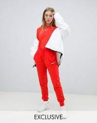 Nike - Exclusivité ASOS - Lot de pantalons de survêtement avec logo virgule  - Rouge | Pantalon de survêtement, Survetement, Nike