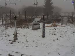 In het centrum van het land meten we een sneeuwlaag van 23 cm het sneeuwt nog op verschillende plaatsen in het land: Kmi Jouw Sneeuw Is Voor Ons Goud Waard