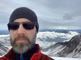 ABOUT ELISABETH LAVA