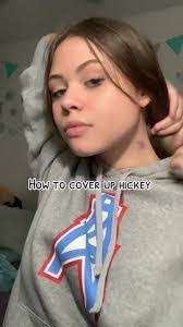 Mindy Lund's Instagram, Twitter & Facebook