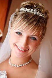 Brautfrisur kurze haare steckfrisuren pinterest. Brautfrisur Mit Schleier Und Diadem Grosse Bildergalerie