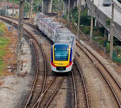 The ets train was travelling from padang besar to kl sentral station while the ktm komuter train was travelling from tanjung malim station to sungai buloh. Ktm Komuter Wikipedia