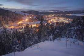 In Hinterzarten Finden Sie Das Was Den Schwarzwald Schon Macht Eine Einzigartige Naturlandschaft Wunderschone Wanderwe Hochschwarzwald Schwarzwald Tourismus