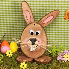 Zeichne die vorlage des kleinen hasen auf die matte seite des totally stable. Deko Hase Aus Holz Basteln Trendmarkt24