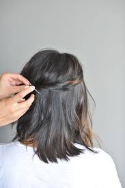 With a bunch of hairpins and bobby pins, anything is possible. Twisted Half Up For Short Hair Tutorial My Style Vita Hair Styles Second Day Hairstyles Short Hair Styles