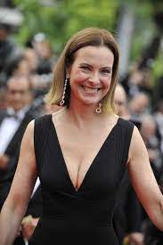 Carole bouquet (born 18 august 1957) is a french actress and fashion model, who has appeared in more than 60 films since 1977. Redandlegs Auf Twitter Carole Bouquet