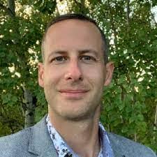 Stefan Derdak's Instagram, Twitter & Facebook