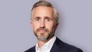 Leighann Hewitt's Instagram, Twitter & Facebook