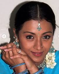 🫣❤️ @trishakrishnan . . . For more unseen pics of actress Trisha krishnan,  do follow @trishian_2002 . . . #trisha #southqueentrisha #oldpics #oldmovie  #telugu #tamil #fanpage #rarephoto #unseen #traditional #saree #halfsaree  #reels #nostalgia