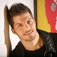 Σύμφωνα με όσα έγιναν γνωστά ο τραγουδιστής μεταφέρθηκε στο νοσοκομείο, καθώς στη διάρκεια των γυρισμάτων του νέου του βιντεοκλίπ, έπαθε υποθερμία. Loykas Giwrkas 8ymaste Pws Htan Otan Kerdise To 1o X Factor Photos Video Gossip Tv Gr