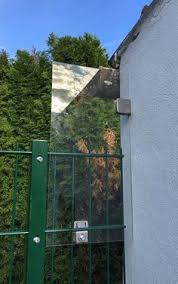 Katzensicherer Garten Mit Plexiglas Plattenzuschnitt24 De Blog In 2020 Katzen Katzengarten Katzengehege