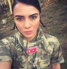 Kısa bir zaman dilimi içerisinde çocuk yaşlarından itibaren kendisini spora veren ve eğitim hayatı açısından da. Survivor Sabriye Den Macka Da Joak Timleri Ne Moral Ziyareti
