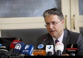 1990 yılında dışişleri bakanlığı'na girmiştir. Hakan Tekin Iran In Turkiye Deki Darbe Karsisindaki Tutumunu Takdir Etti Irna Turkce