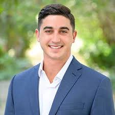 Andrew Holtz's Instagram, Twitter & Facebook