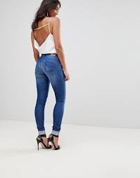 Ne vous méprenez pas, le jean taille haute pour femme refait de la concurrence au jean taille basse. Salsa Wonder Jean Push Up Skinny Taille Mi Haute Asos