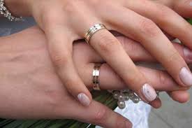 Hati semakin boleh terima bahawa cincin dah takde kat jari. Cincin Tunangan Di Jari