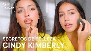 Cindy Kimberly: maquillaje de los 90 con labios ombré