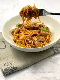 Spaghetti A La Sauce Tomate Et Aux Chipolatas De Cyril Lignac Les Delices De Mimm Recettes De Cuisine Recette De Plat Sauce Tomate
