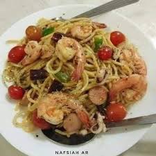 Spaghetti aglio e olio is easy to make with 4 basic ingredients (pasta, garlic, olive oil and chili flakes) in just 20 minutes! Resipi Spaghetti Aglio Olio Resepi Sheila Rusly Fans Facebook