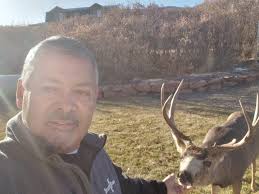 This mule deer was photographed in Utah yesterday. 👏👏👏 Thank you, Jami  Bollschweiler Photography! We never get tired of seeing Utah's wildlife.