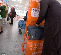 Easyjet hand luggage explained, and how to maximise your baggage allowance. Better Pack Light Easyjet Squashes Maximum Cabin Baggage Size By More Than A Third Daily Mail Online