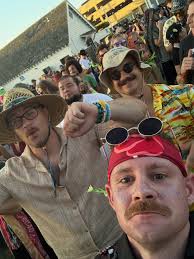 It's been quite the year. And I'm happy to have had it. Here's to 2026. 🥂