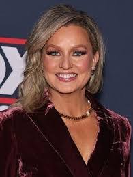 Sandra Smith's Instagram, Twitter & Facebook