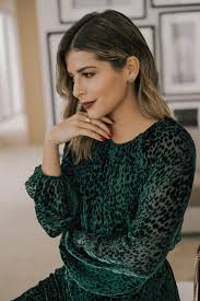 Learning how to use bobby pins correctly can be trickier than you think. Chic Bobby Pin Hairstyle Tutorial The Girl From Panama