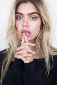 Girls Who Look Gorgeous With Their Naturally Thick Eyebrows Perfect Eyebrows Dark Eyebrows Hair Beauty