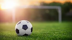 Fotball er en ballidrett mellom to lag, hvert bestående av elleve spillere, hvor formålet er å få ballen flest ganger inn i motstanderlagets mål. Seriefotball Bredde Utsettes Til Neste Ar Norges Fotballforbund