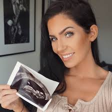 Isabel Kraus's Instagram, Twitter & Facebook