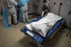 Covid U S Death Toll Tops 300 000 As Vaccine Rollout Begins