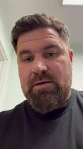 Sean Bennington's Instagram, Twitter & Facebook