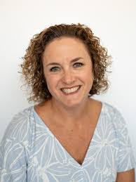 Elizabeth Bracken's Instagram, Twitter & Facebook