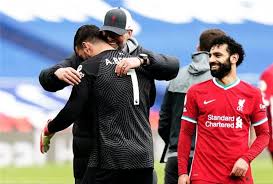 .ليفربول ويتقدم أليسون بيكر لمساعدة هجوم فريقه وبالفعل يسجل أليسون هدفًا ليفربول للفوز بالمباراة واقتناص 3 نقاط غالية. Talpvhfs4932bm